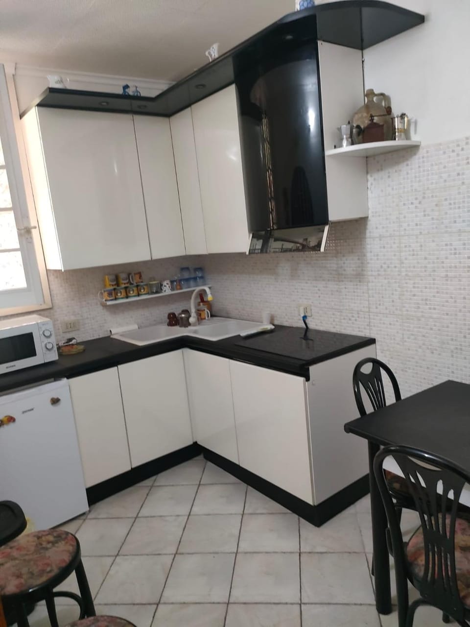 Kitchen or kitchenette, Dining area, stove