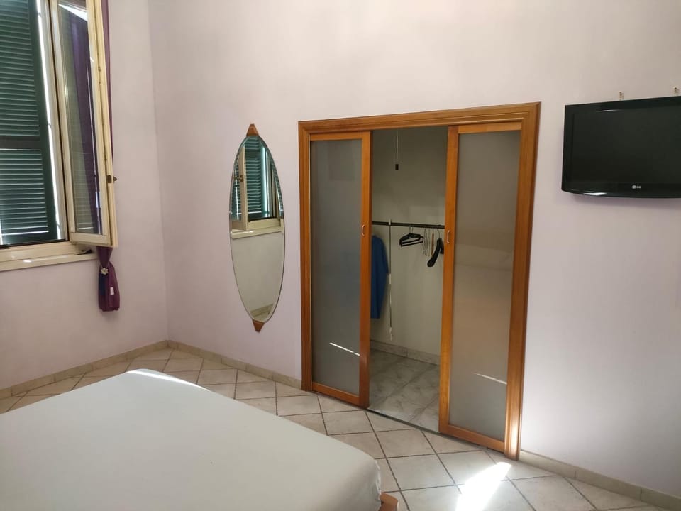 Bedroom, wardrobe