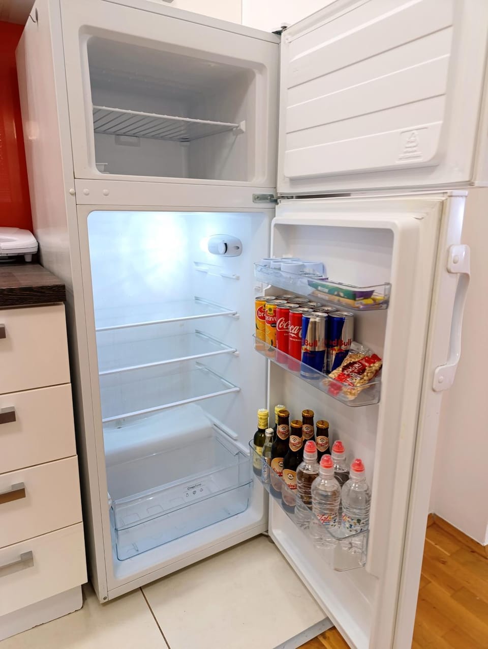 Kitchen or kitchenette, Food and drinks