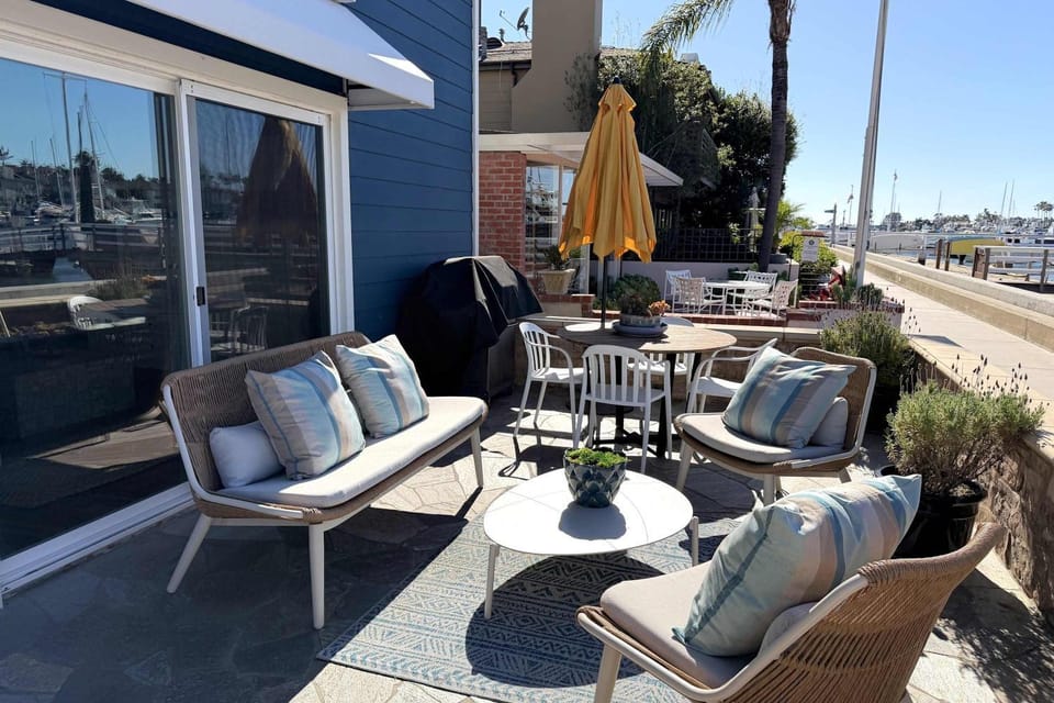 Newport Beach Balboa Island Bayfront House with Patio & Free Parking home House in Balboa Island
