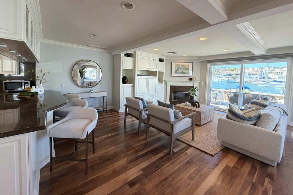 Newport Beach Balboa Island Bayfront House with Patio & Free Parking home House in Balboa Island
