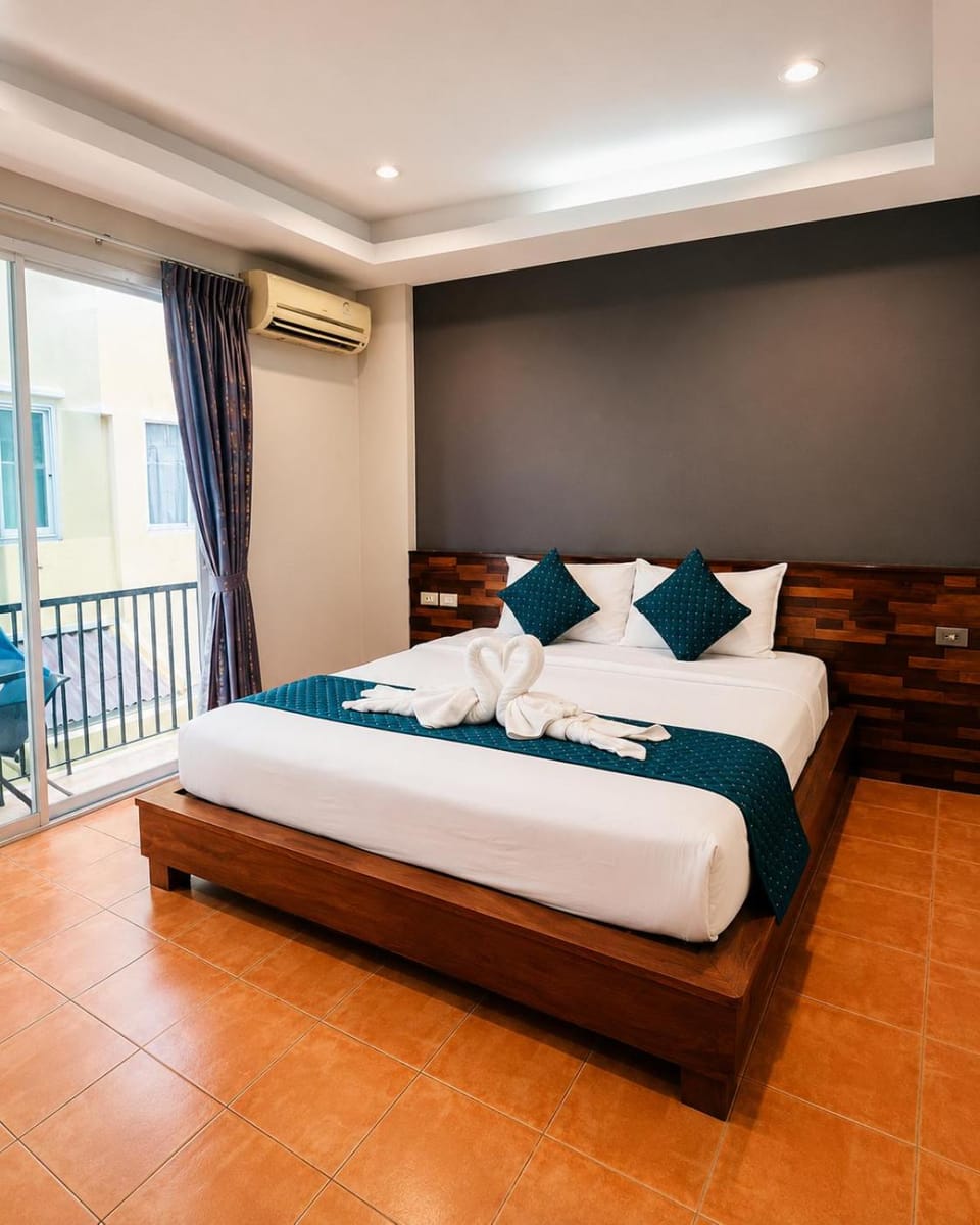 Bed, Photo of the whole room, Bedroom, air conditioner