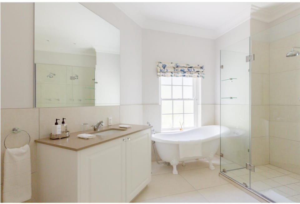 Upmarket serviced cottages with heated pool Constantia Heights House in Cape Town