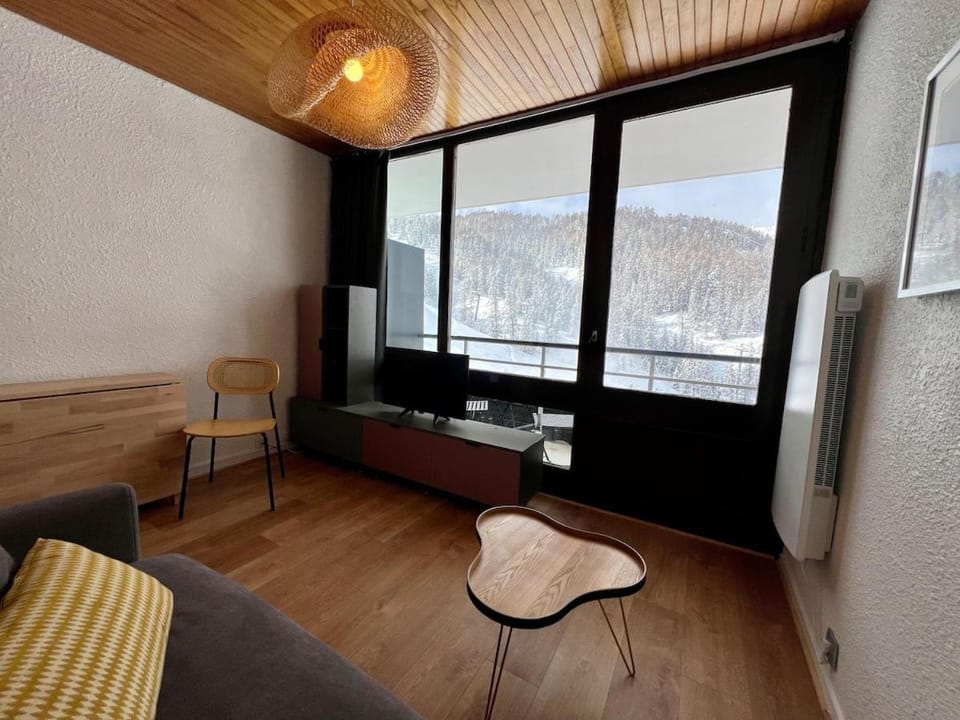 Vars les Claux Pelvoux II Studio dernier etage skis aux pieds Apartment in Provence-Alpes-Côte d'Azur