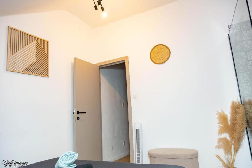Ubuntu House - Room 3 - Studio Vacation rental in Charleroi