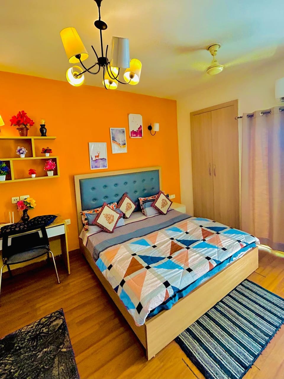 Golden home Apartment in Noida