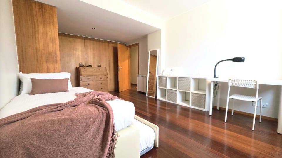 Bed, Photo of the whole room, Bedroom, hair dresser, wardrobe