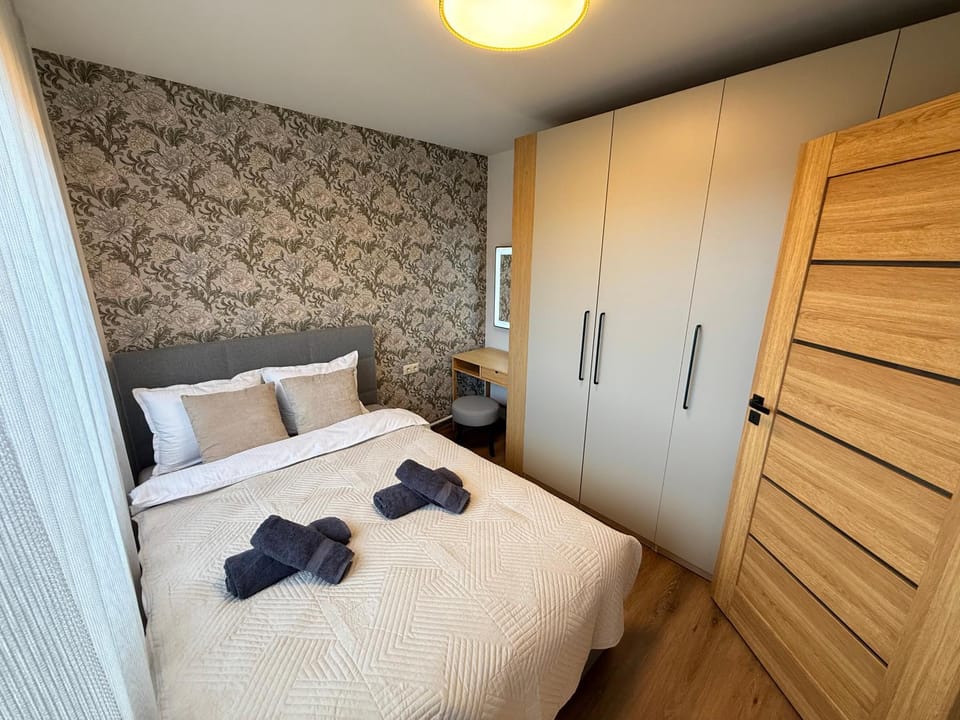 Bed, Photo of the whole room, Bedroom, towels, wardrobe