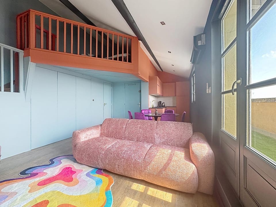 View (from property/room), Balcony/Terrace, Living room, Seating area