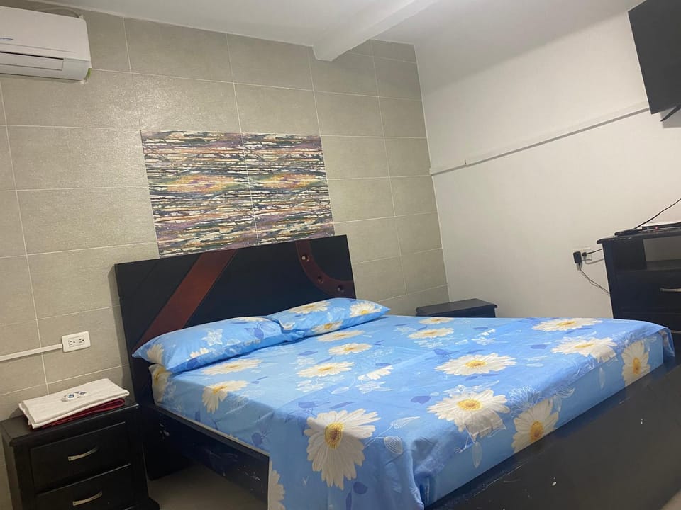 Bed, Photo of the whole room, Bedroom, air conditioner