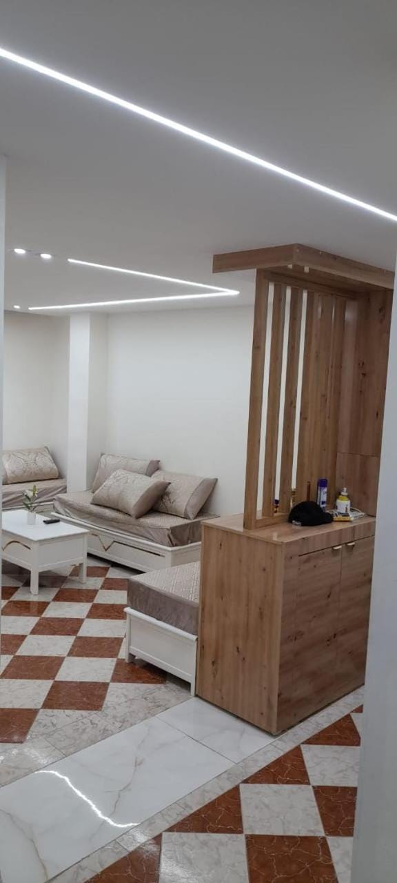 Appartement F3 bien équipé à boulevard millenium oran Apartment in Oran