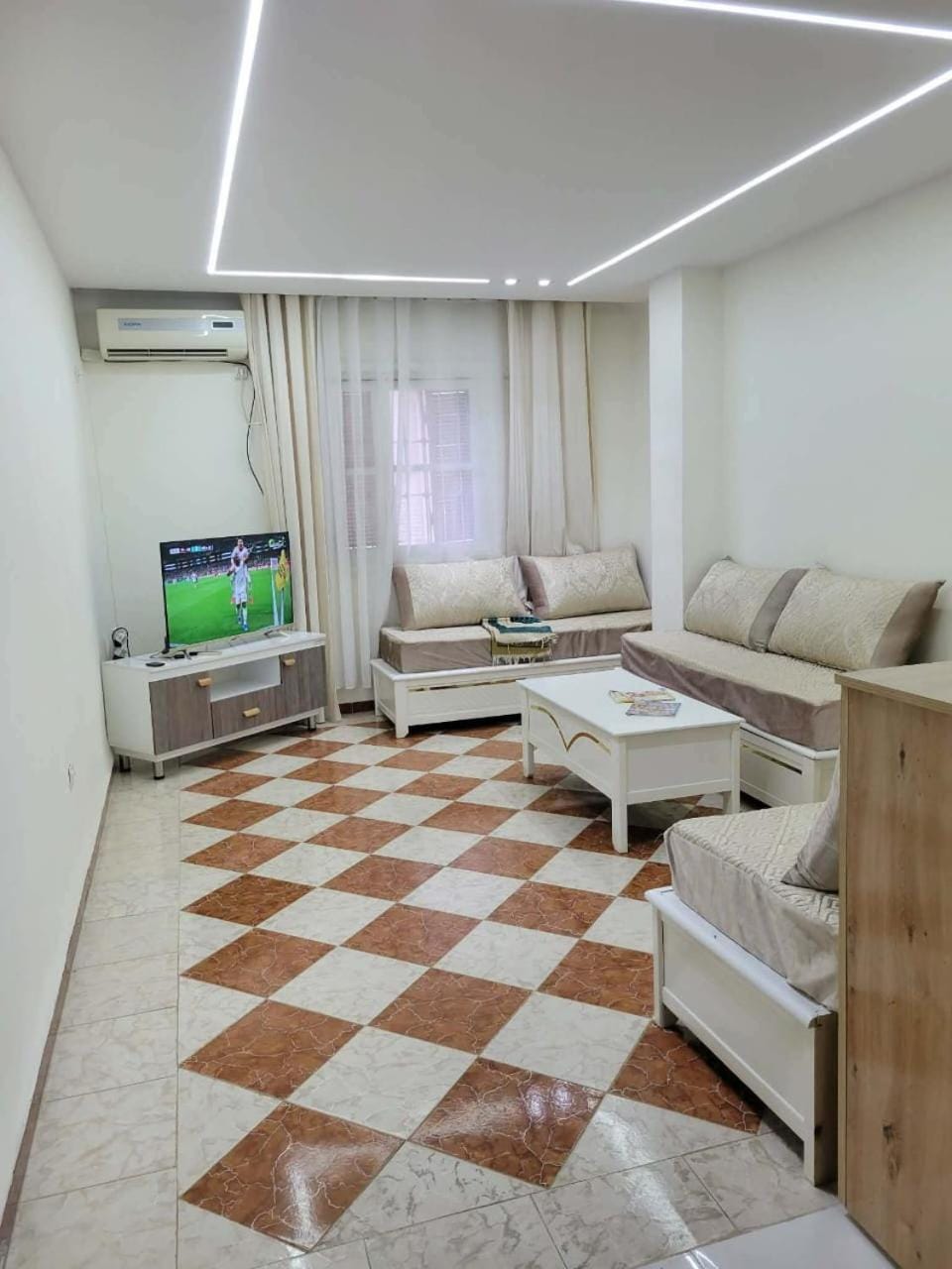 Appartement F3 bien équipé à boulevard millenium oran Apartment in Oran
