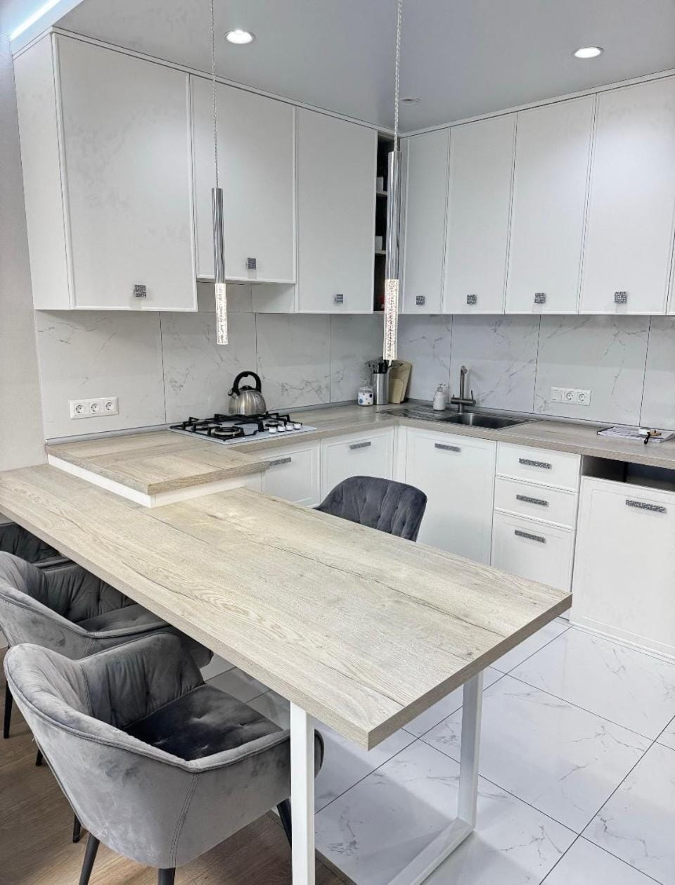 Kitchen or kitchenette, Dining area, minibar, stove