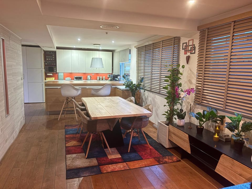 appartement moderne et spacieux, parking privé, climatisation, proche de la vieille ville et du Lac Apartment in Annecy