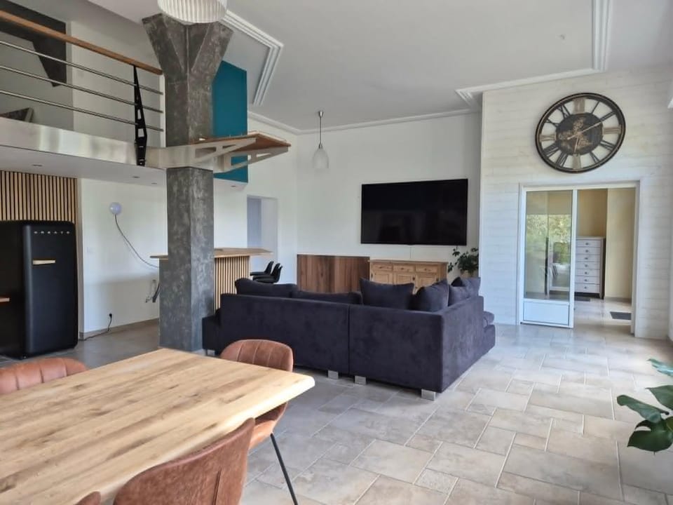 Living room, Lounge or bar