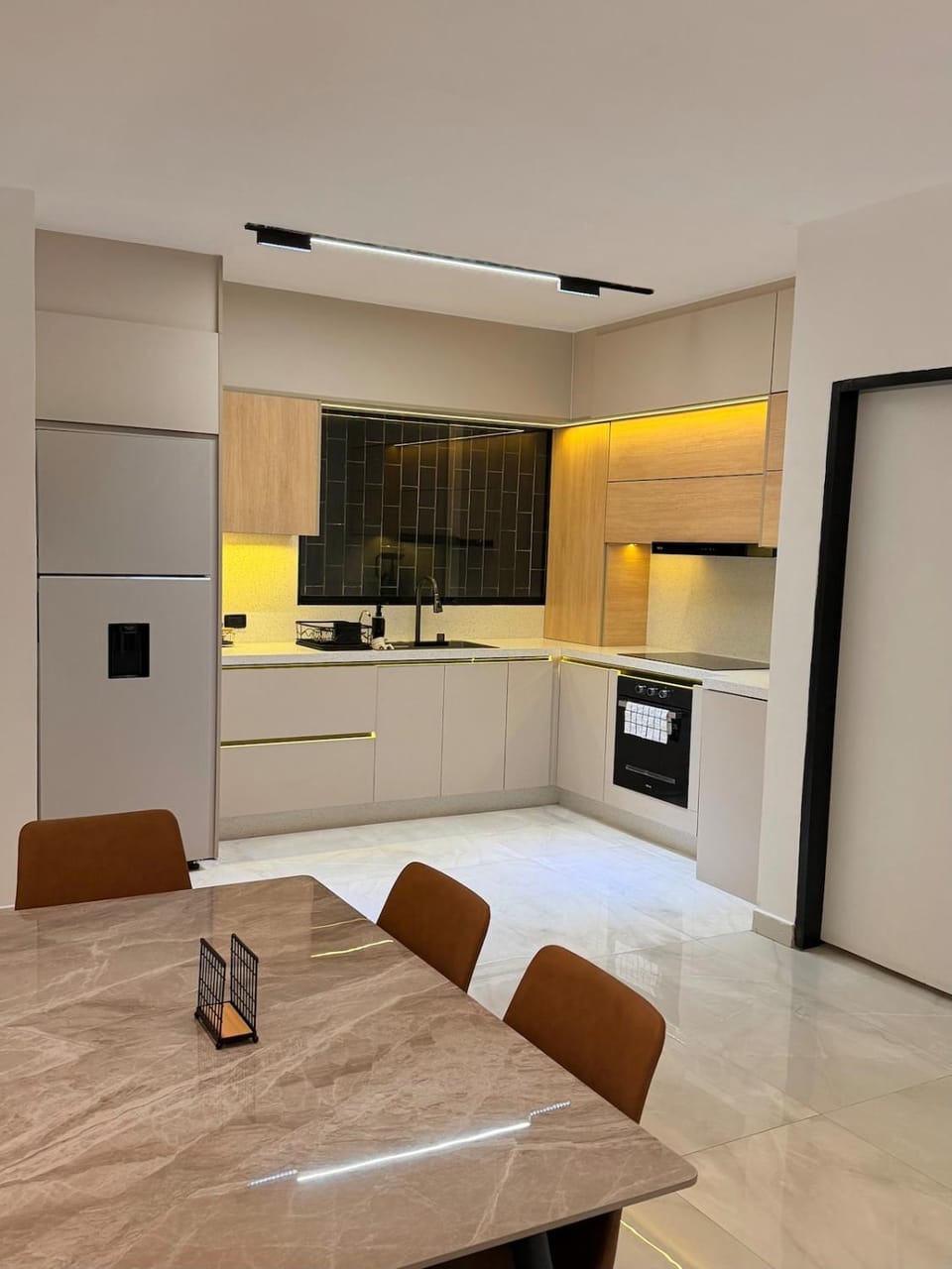 Kitchen or kitchenette, Dining area, stove
