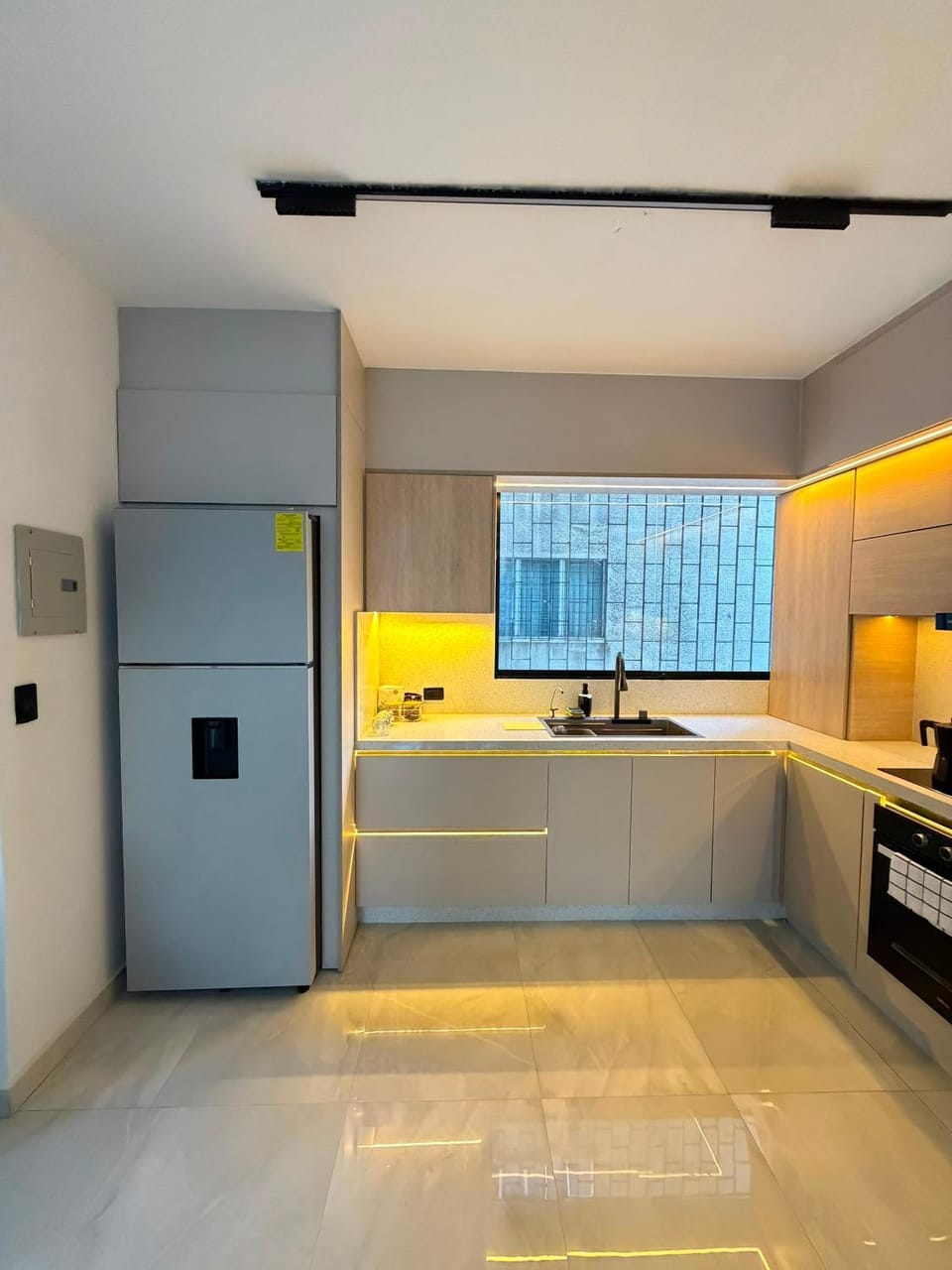 Kitchen or kitchenette, oven