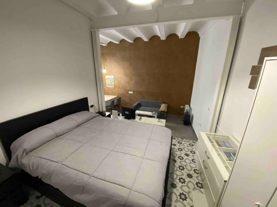 Bed, Photo of the whole room, Bedroom, wardrobe