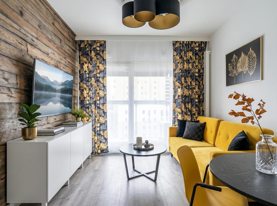 TV and multimedia, Living room, Seating area, Dining area