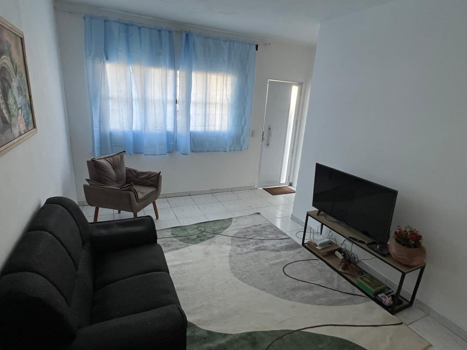 Suite ou quarto em ambiente compartilhado, com cozinha e sala equipada Vacation rental in Itupeva