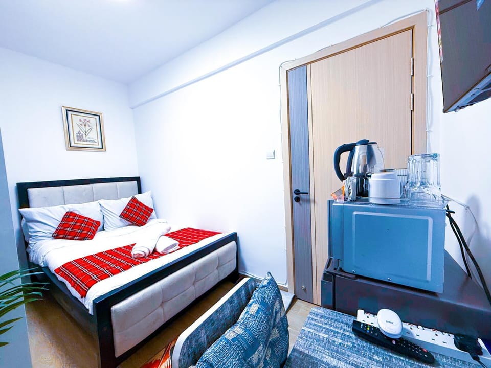 Bed, TV and multimedia, Coffee/tea facilities, Kitchen or kitchenette, Living room, Photo of the whole room, Seating area, Bedroom, minibar, towels