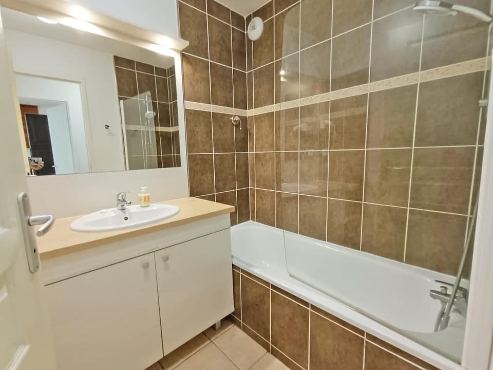 Bathroom, Bath