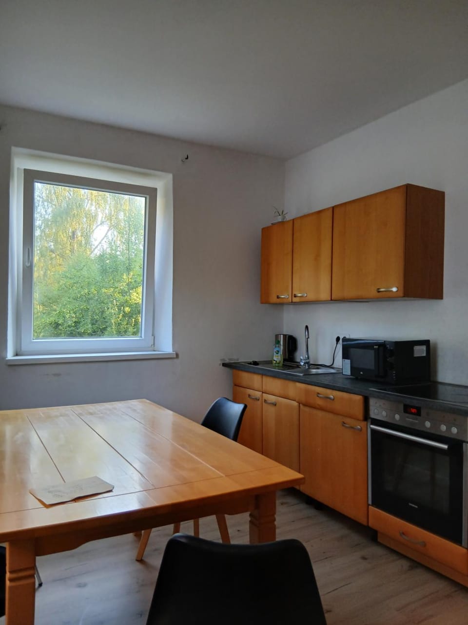 Kitchen or kitchenette, Dining area, stove