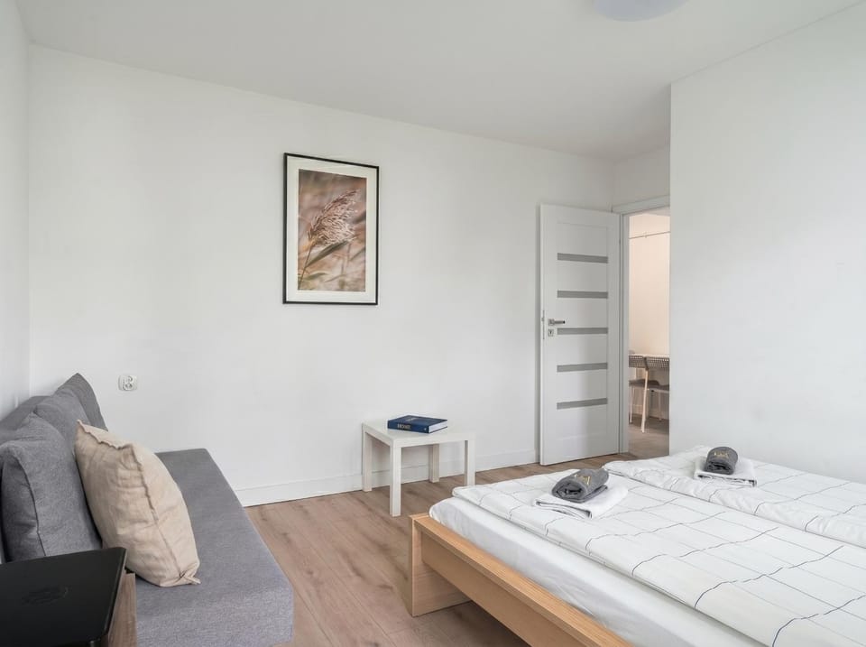 Bed, Living room, Photo of the whole room, Seating area, Bedroom