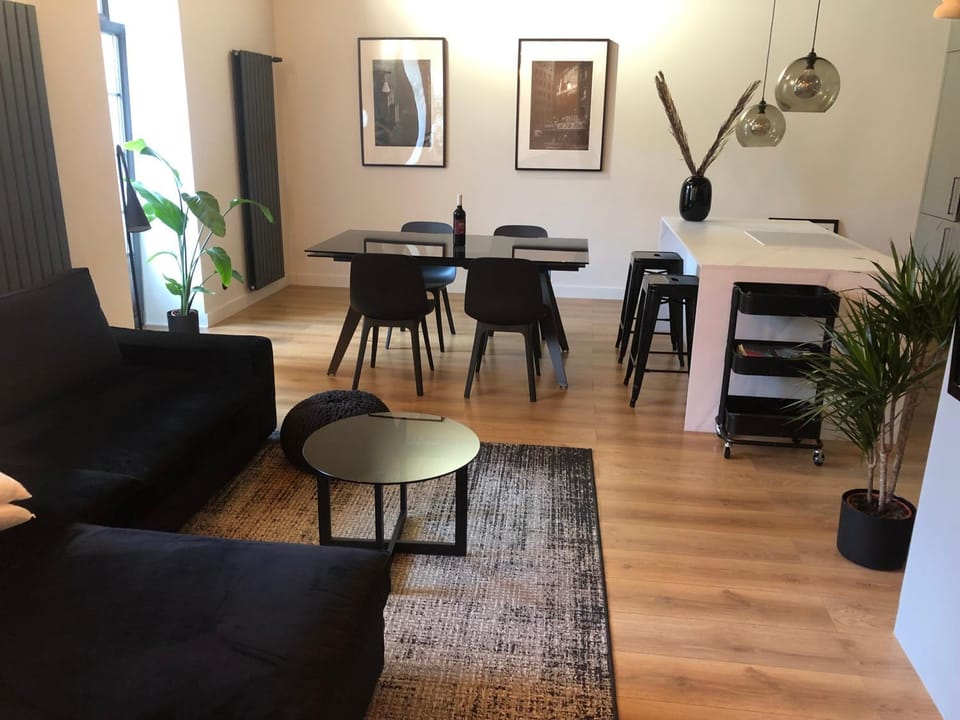 Loft Fabryczna Apartament & Parking Apartment in Poland