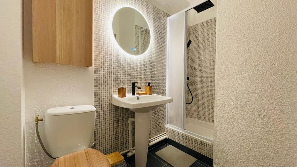 Shower, Toilet, Bathroom