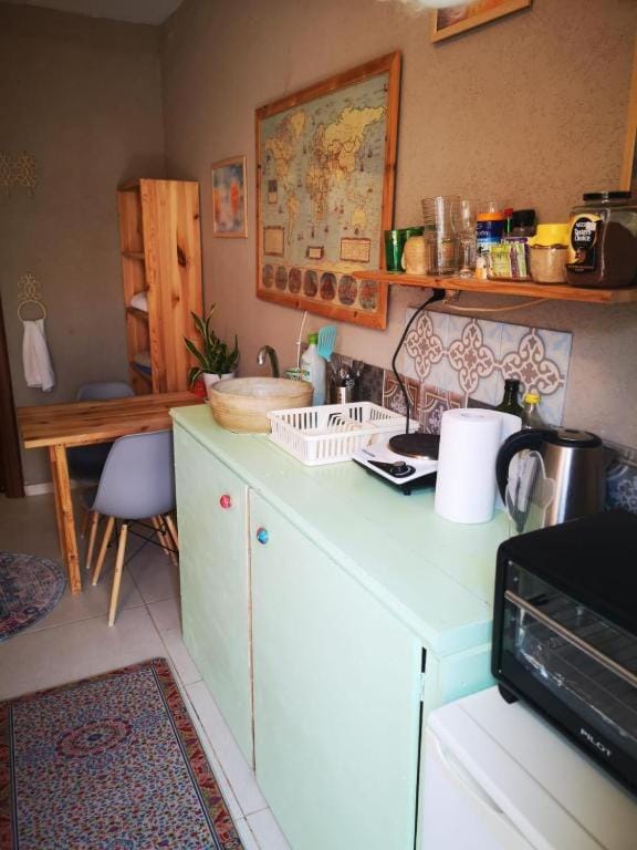 Kitchen or kitchenette
