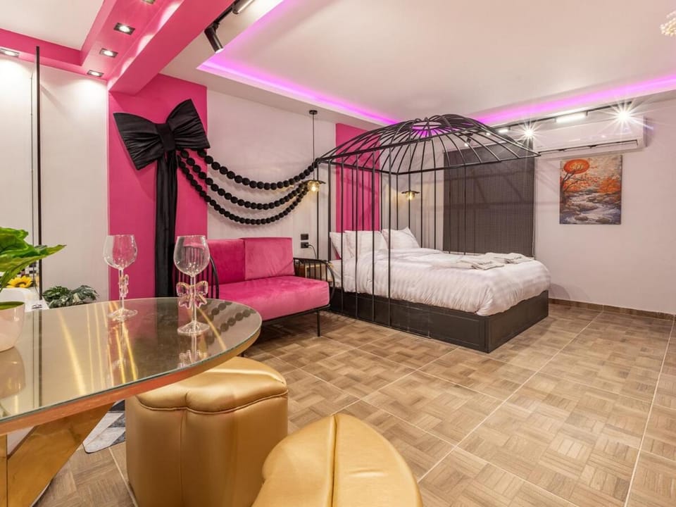 Romantic Jacuzzi Studio 5 Min CaiAirport selfcheck Apartment in Cairo Governorate