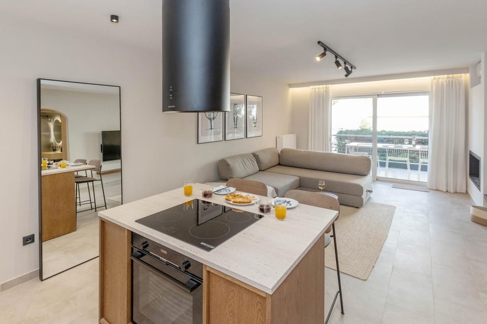 Kitchen or kitchenette, Living room, Seating area, Dining area, oven, stove