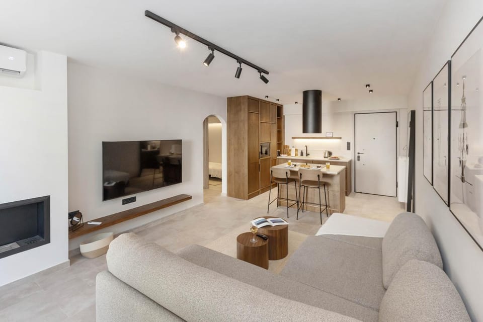 TV and multimedia, Kitchen or kitchenette, Living room, Seating area, oven, air conditioner