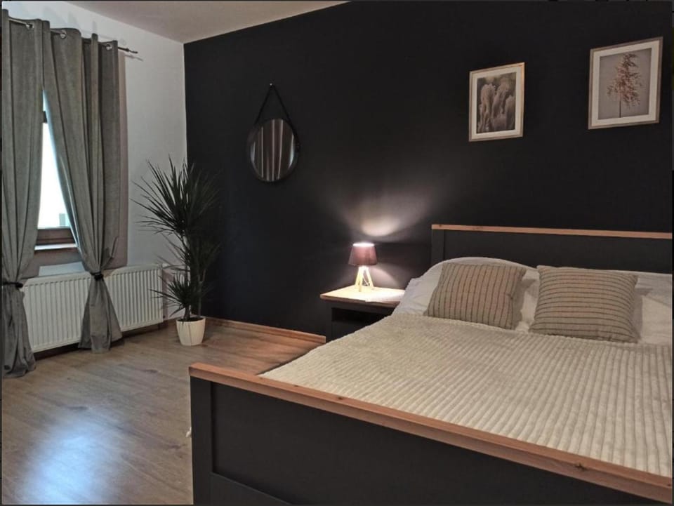 Złote Wagony w Rynku Apartment in Lower Silesian Voivodeship