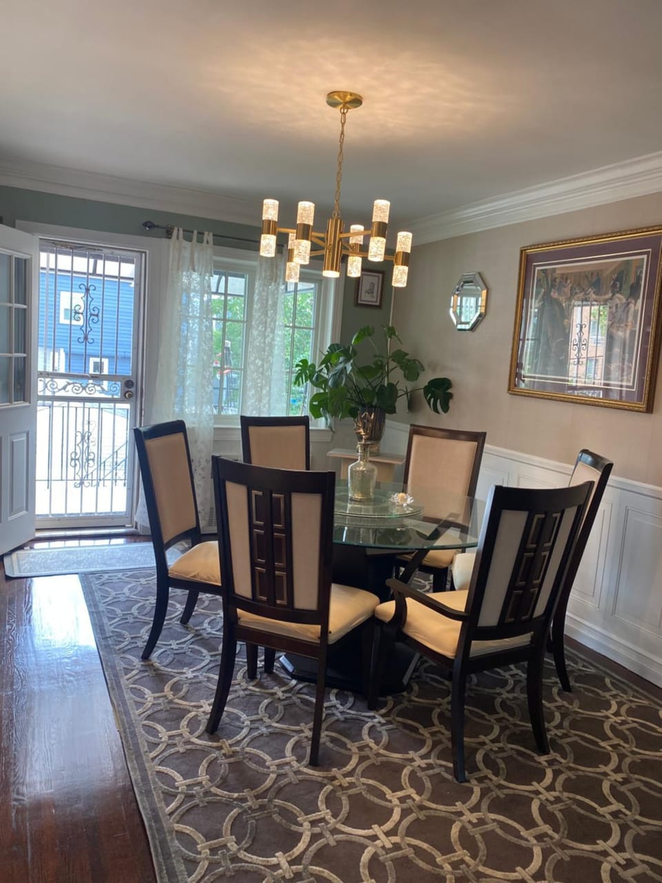 Seating area, Dining area