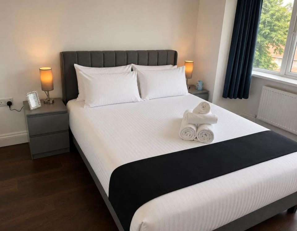 Bed, Photo of the whole room, Bedroom, towels