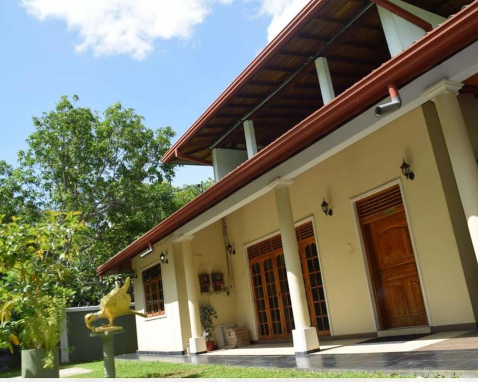 Saffron Guest Inn Bed and Breakfast in Sri Lanka