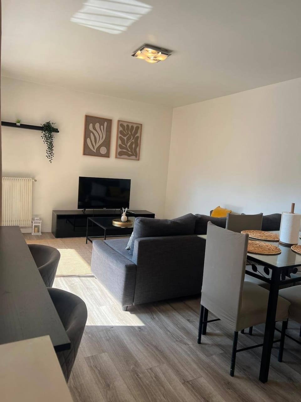 TV and multimedia, Living room, Seating area, Dining area