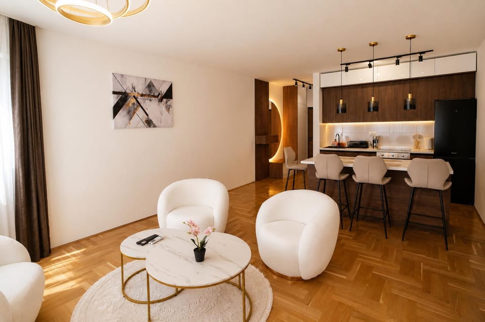 Kitchen or kitchenette, Living room, Seating area, Dining area, pet friendly