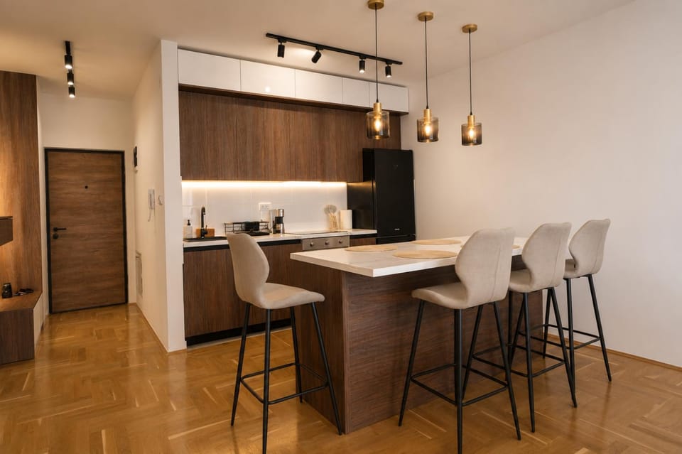Kitchen or kitchenette, Dining area, minibar