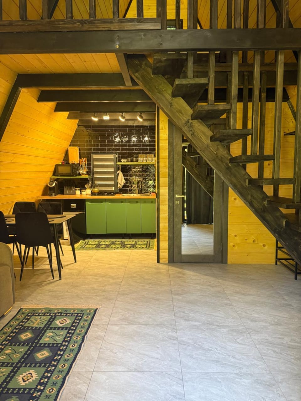 У Віти A-frame 2 House in Ukraine