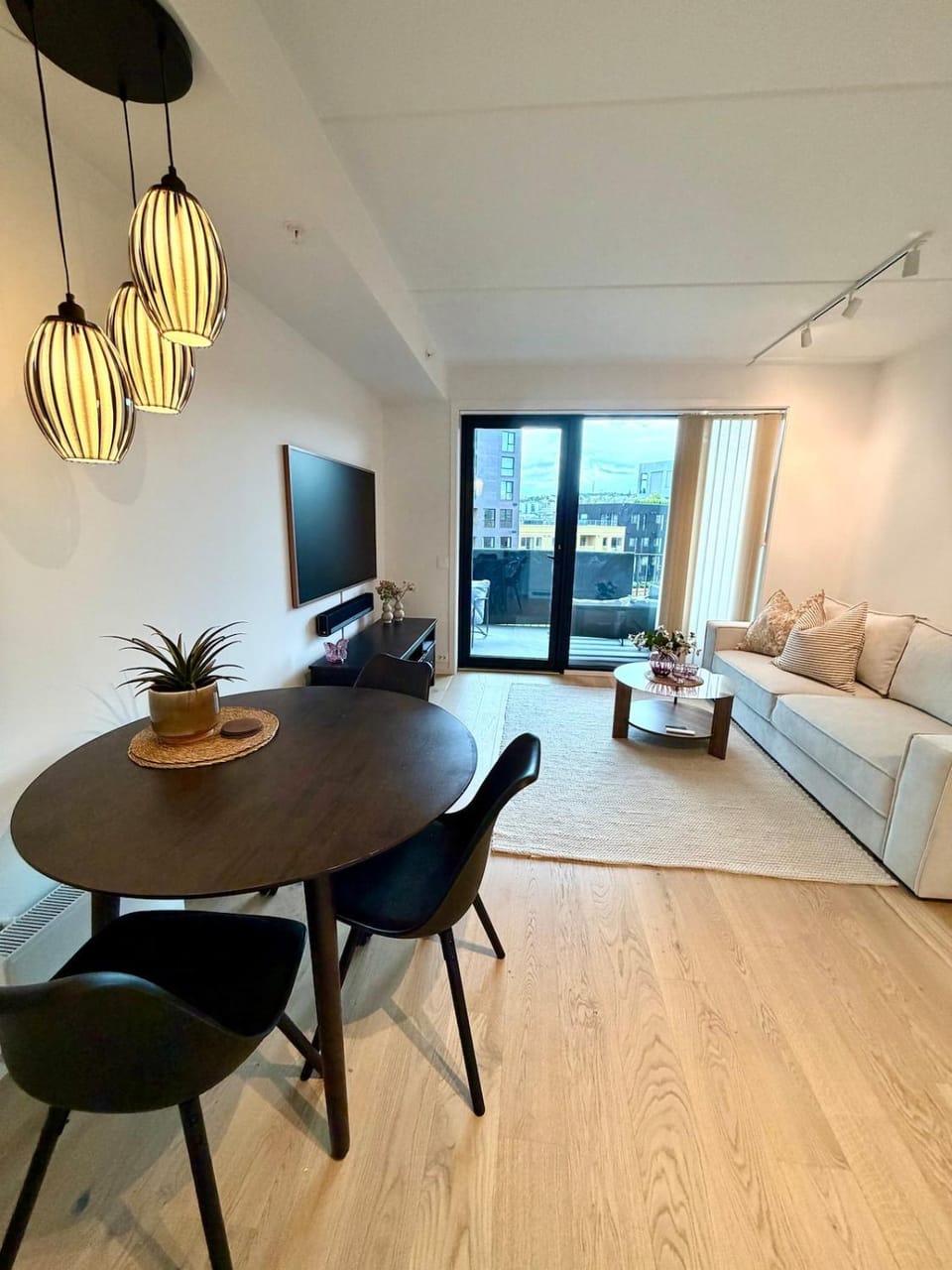 Living room, Dining area, Evening entertainment