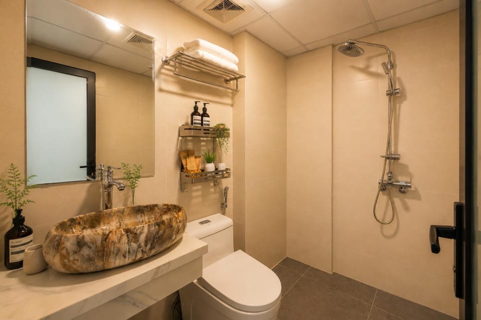 Cozy City View Studio near Bach Mai Hospital Vacation rental in Hanoi