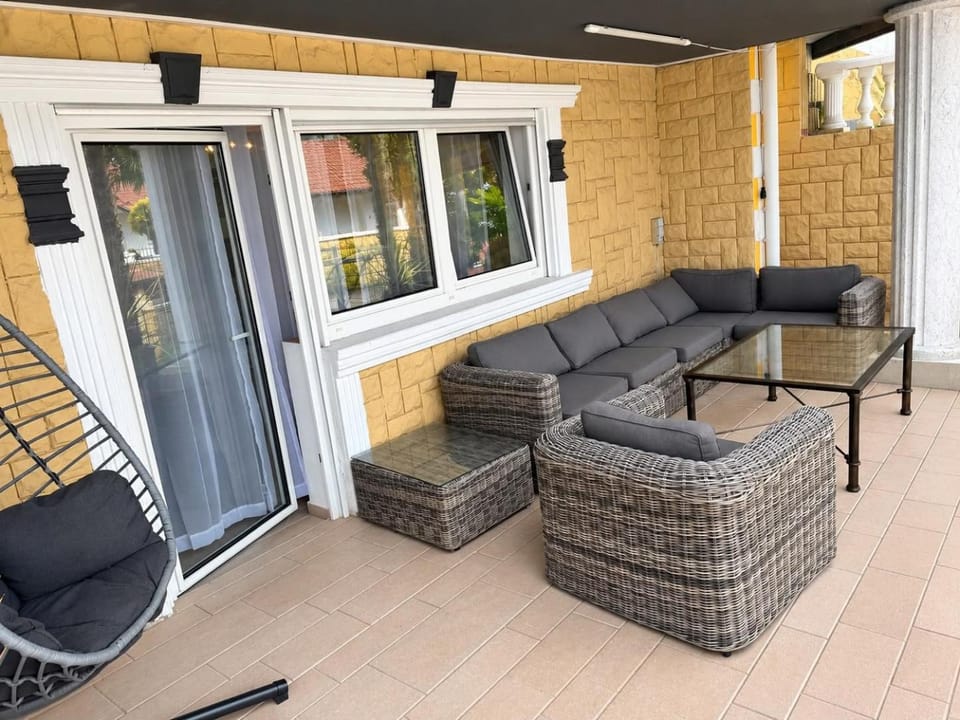 84 qm Ferienwohnung nahe Europa Park bis 6 Personen Hunde willkommen komplett eingezaeunt Apartment in Ringsheim