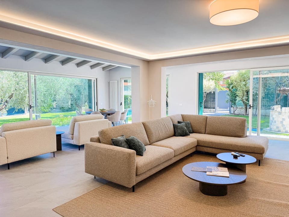 Patio, Living room, Seating area, Dining area