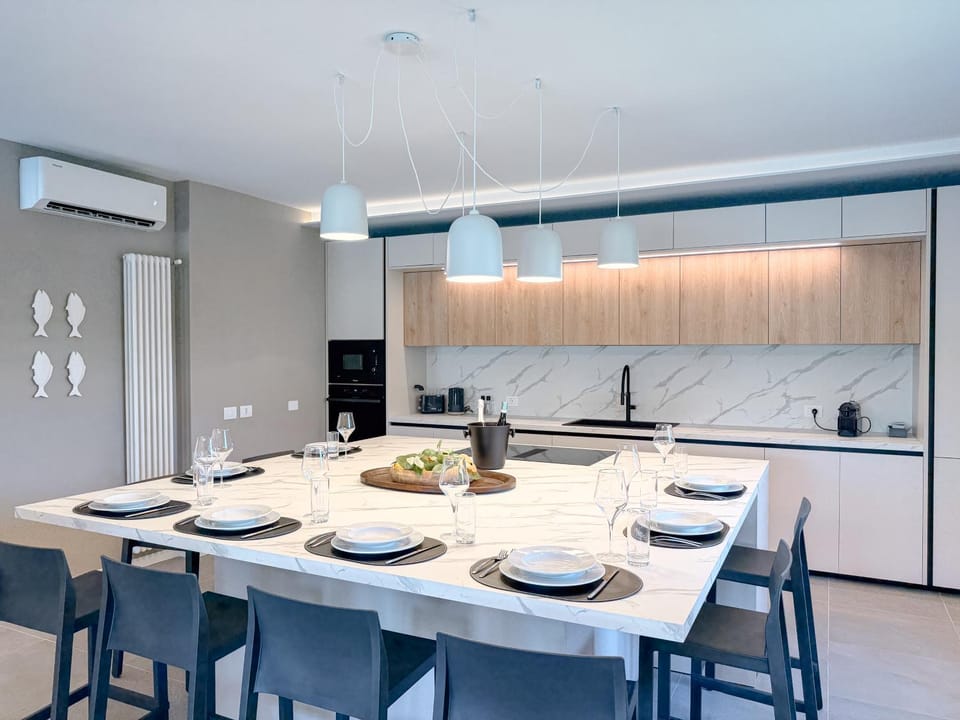 Kitchen or kitchenette, Dining area, dishwasher, oven, stove