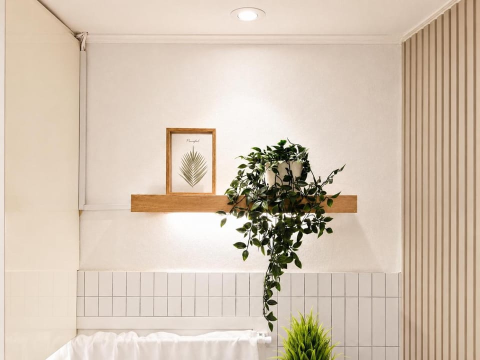 Photo of the whole room, Decorative detail