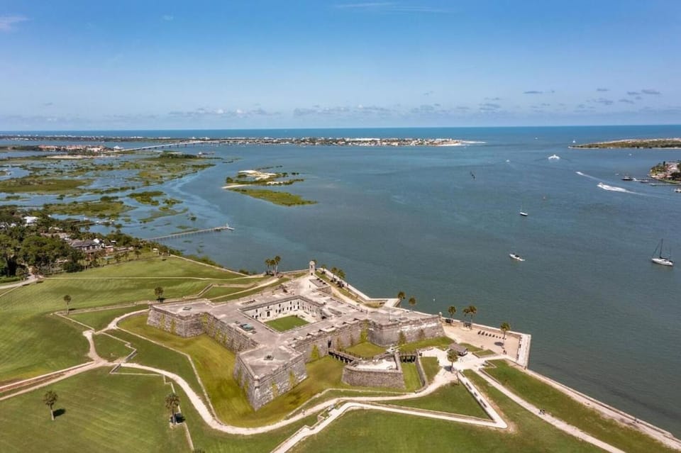 Steps from the Ocean - St Augustine Beach Retreat Apartment in Saint Augustine Beach