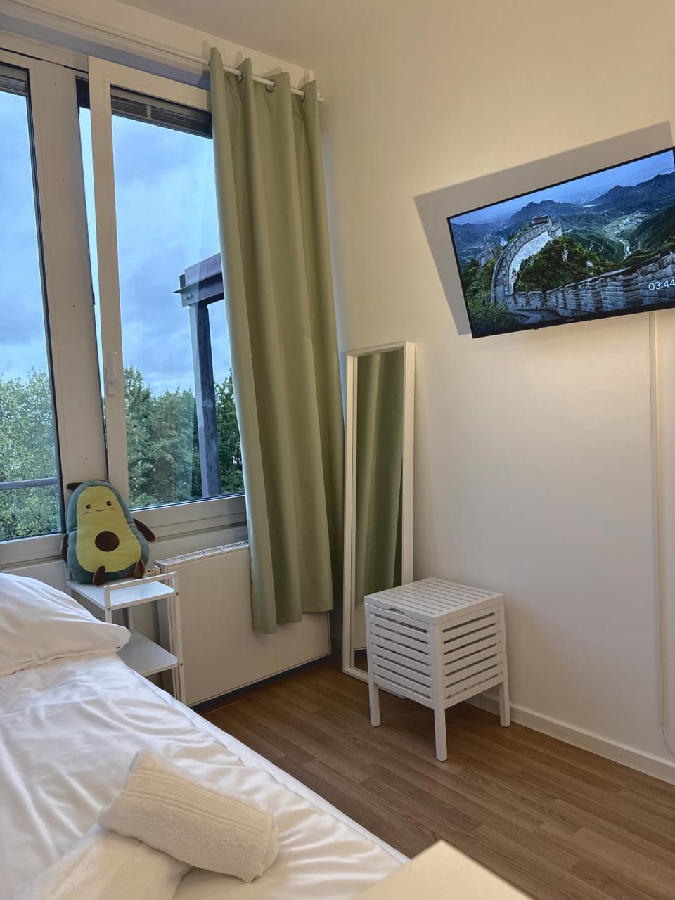 TV and multimedia, Photo of the whole room, Bedroom